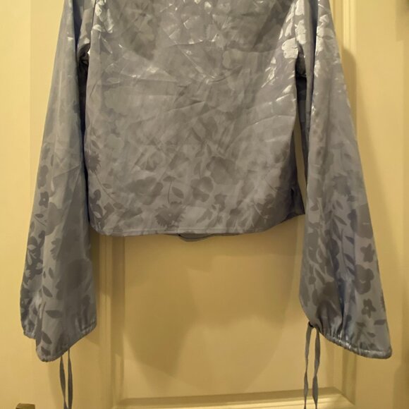 Urban Outfitters Blue Floral V Neck Long Sleeved Crop Top Size Small - Picture 4 of 4